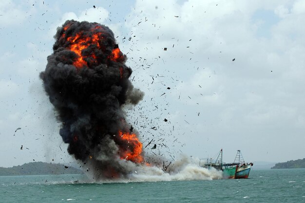 Kapal Basarnas Meledak di Perairan Tidore Saat Operasi SAR