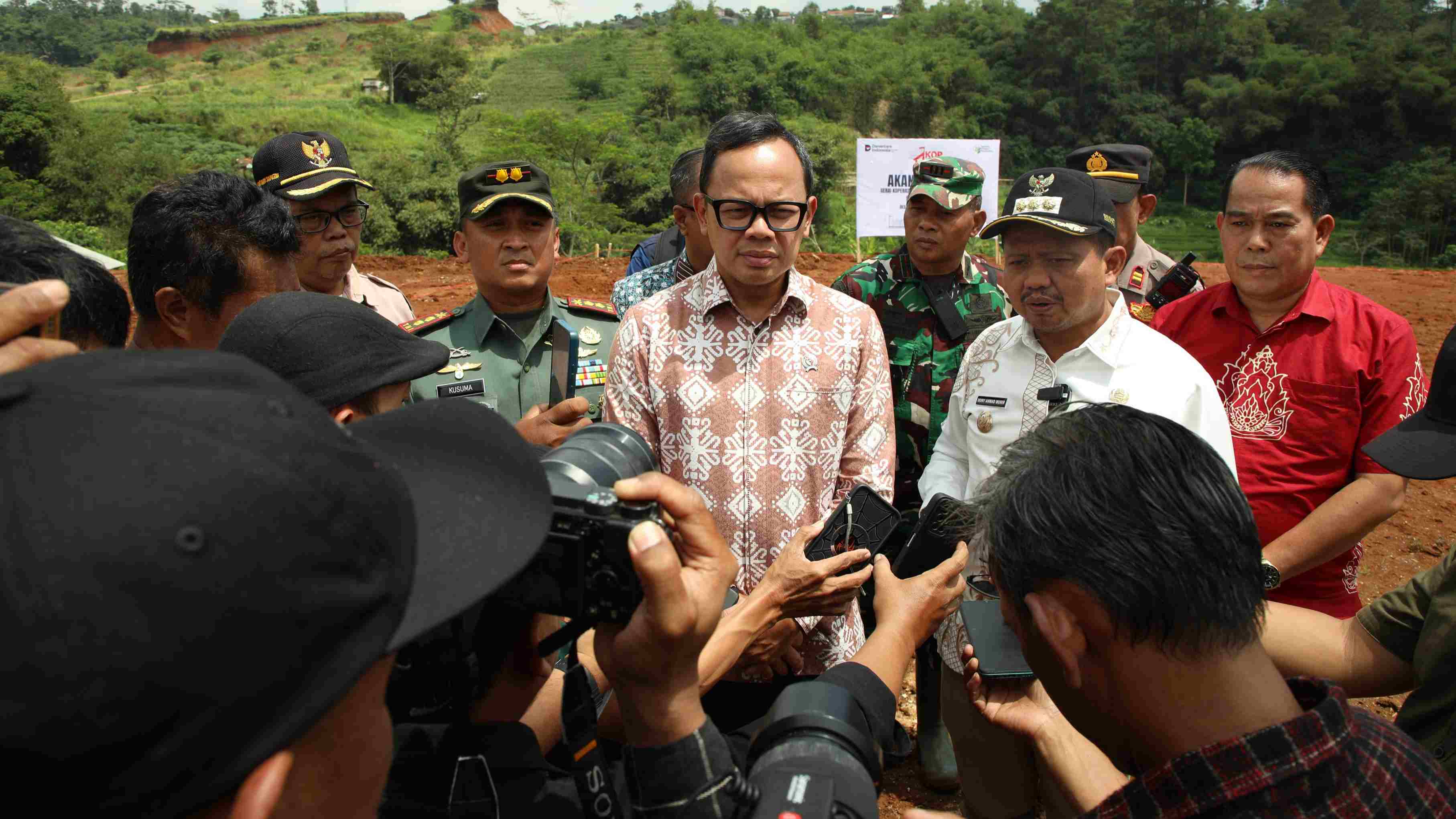 Dinilai Ideal, Lokasi Pembangunan Kopdeskel di Desa Ciptasari Sumedang Ditinjau Wamendagri Bima