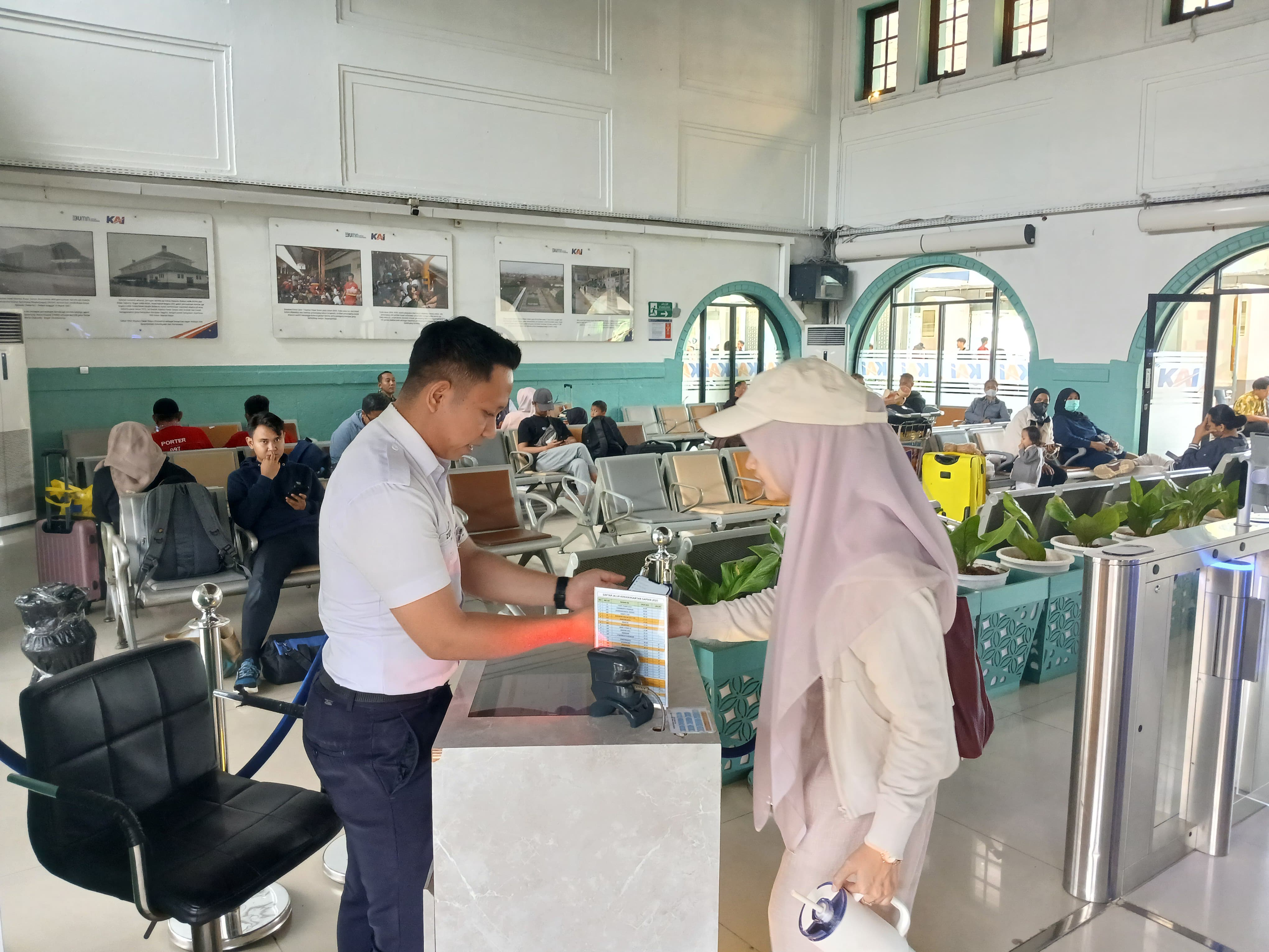 KAI Daop 1 Jakarta Catat Peningkatan Perjalanan Penumpang Jelang Idulfitri 1446 H/2025