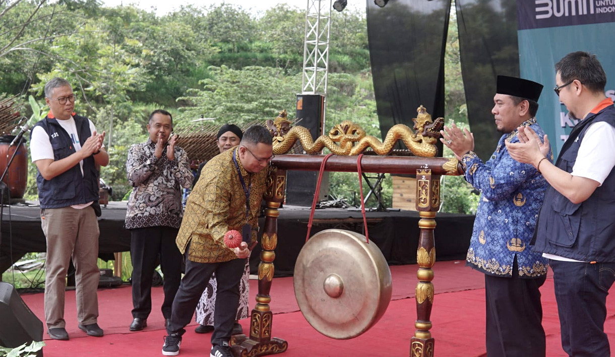 17 BUMN Resmikan Program BUMN TEMAN BERSENYUM di Temanggung 