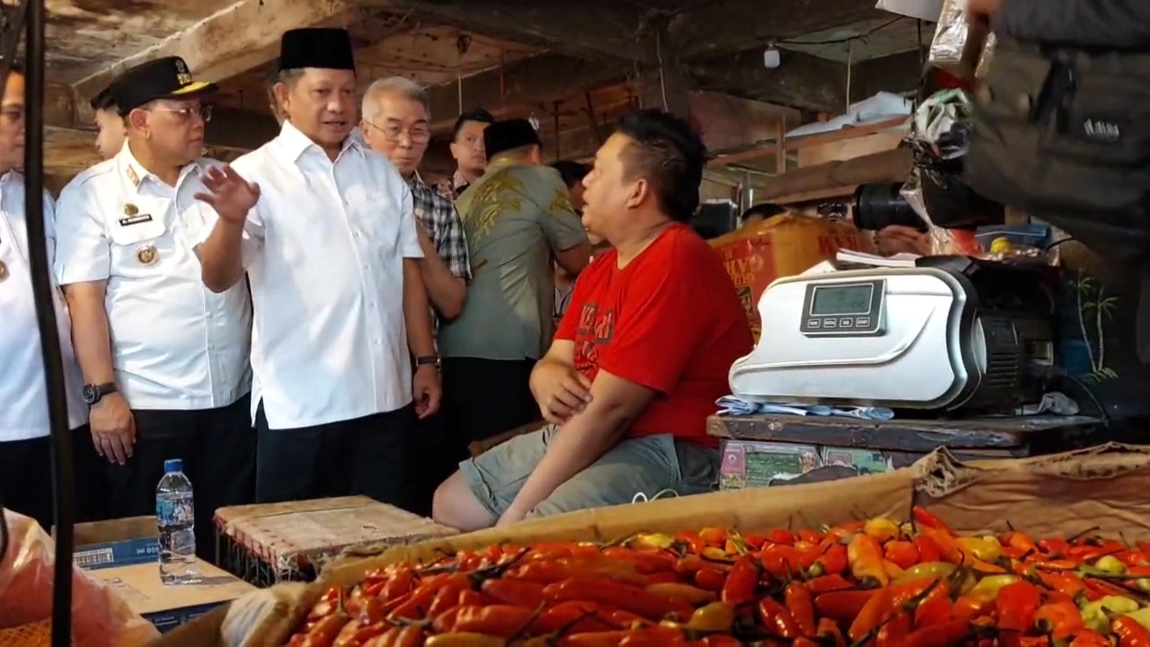 Tinjau Harga Bahan Pokok di Pasar Induk Tanah Tinggi Tangerang, Mendagri Soroti Kenaikan Inflasi 2025