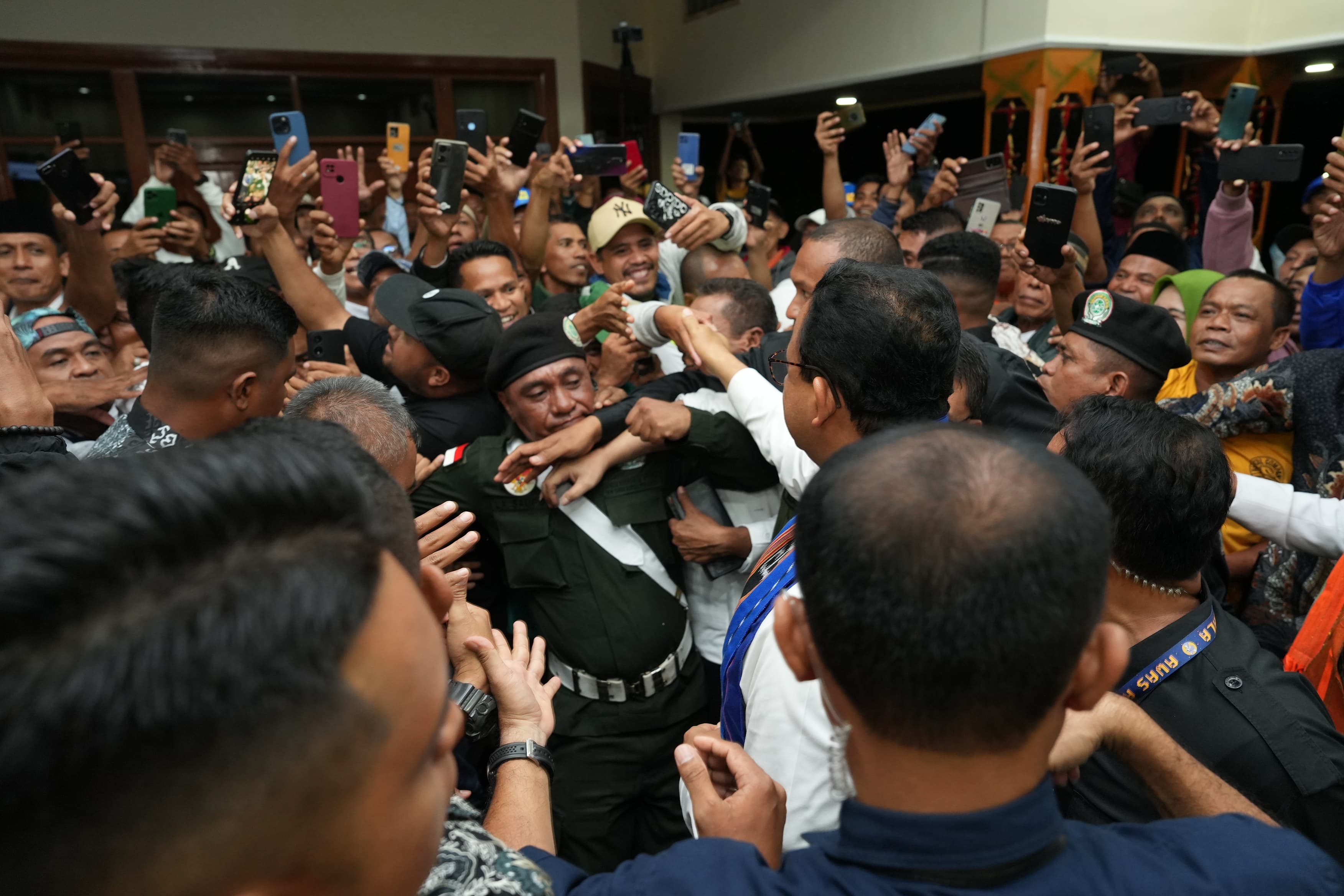 Dukung Bintang Sepak Bola dari Timur, Anies Janji Buat Lapangan Skala Kecil dengan Rumput Bertaraf Internasional