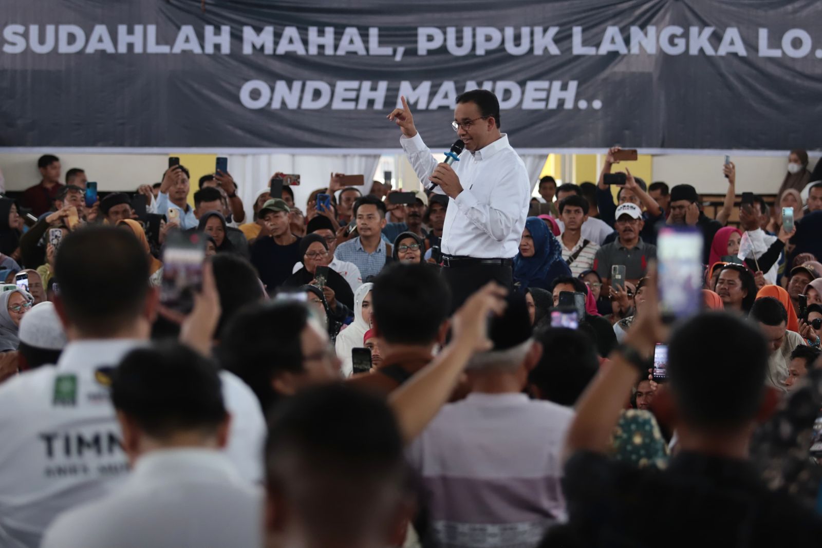 Anies Janji Tambah Lokasi Embarkasi Haji di Sumbar