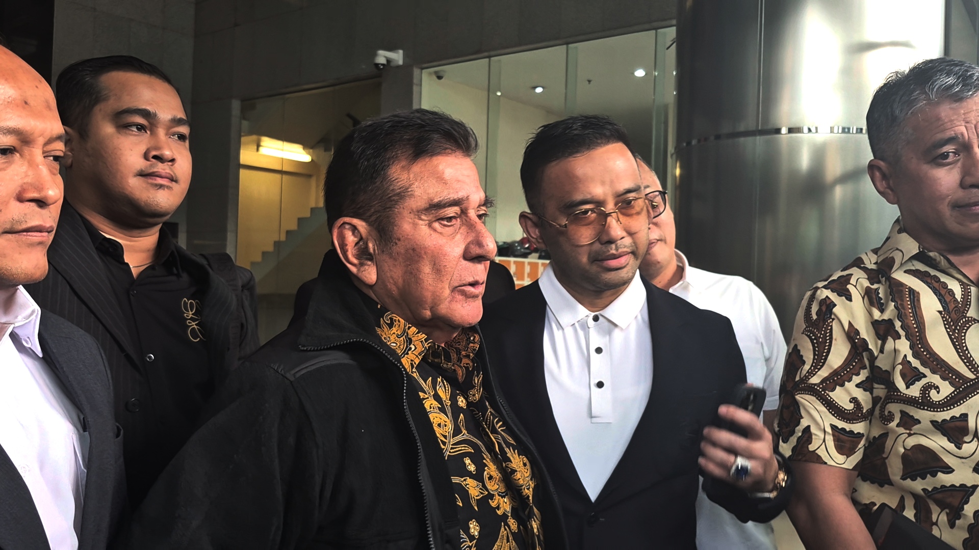 KPK Mau Bawa 11 Mobil Sitaan dari Rumah Ketum Pemuda Pancasila Japto ke Rupbasan Cawang