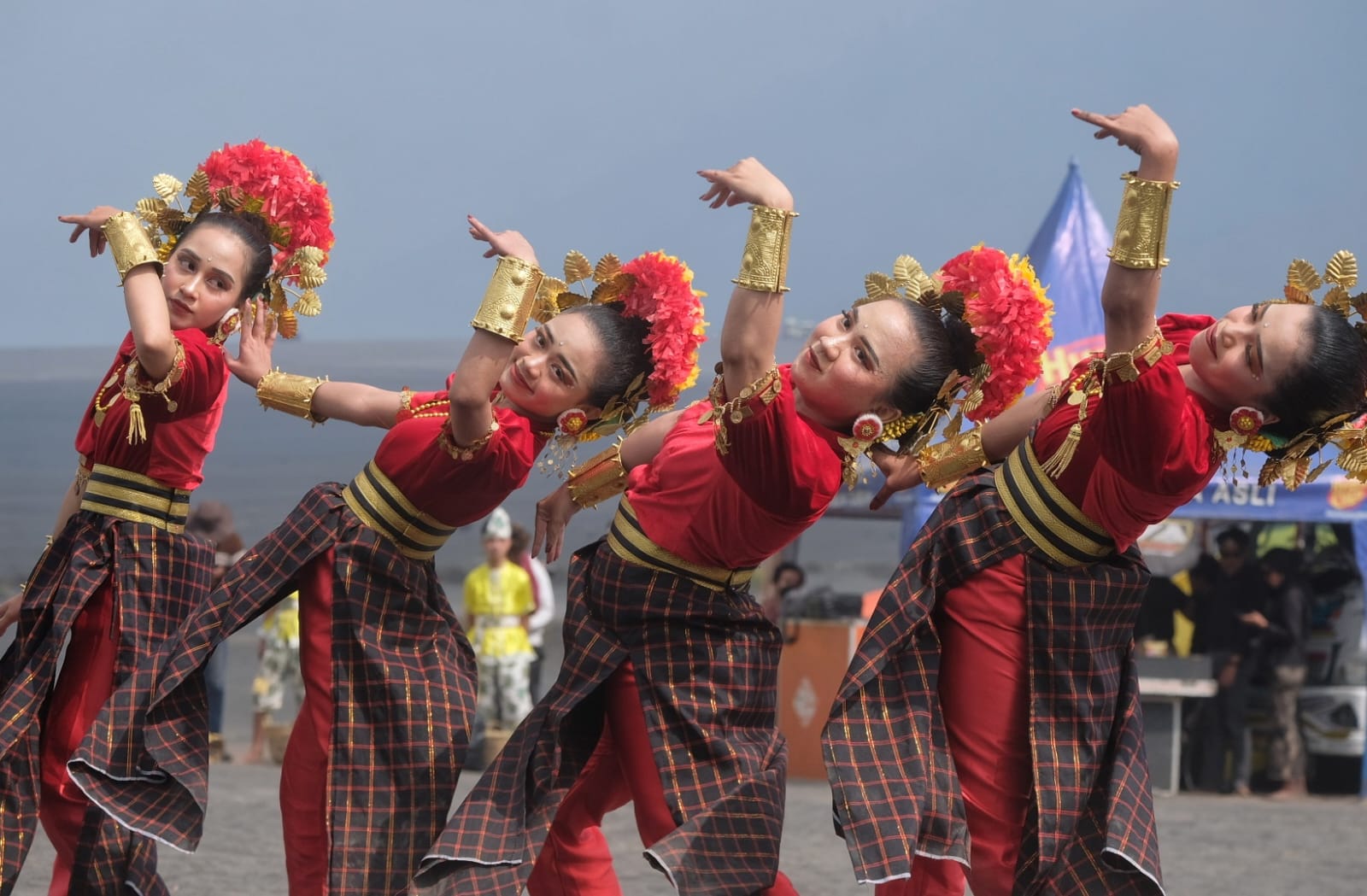 Eksotika Bromo 2024 (2): Suku Tengger tampilkan Bumi Hila Hila