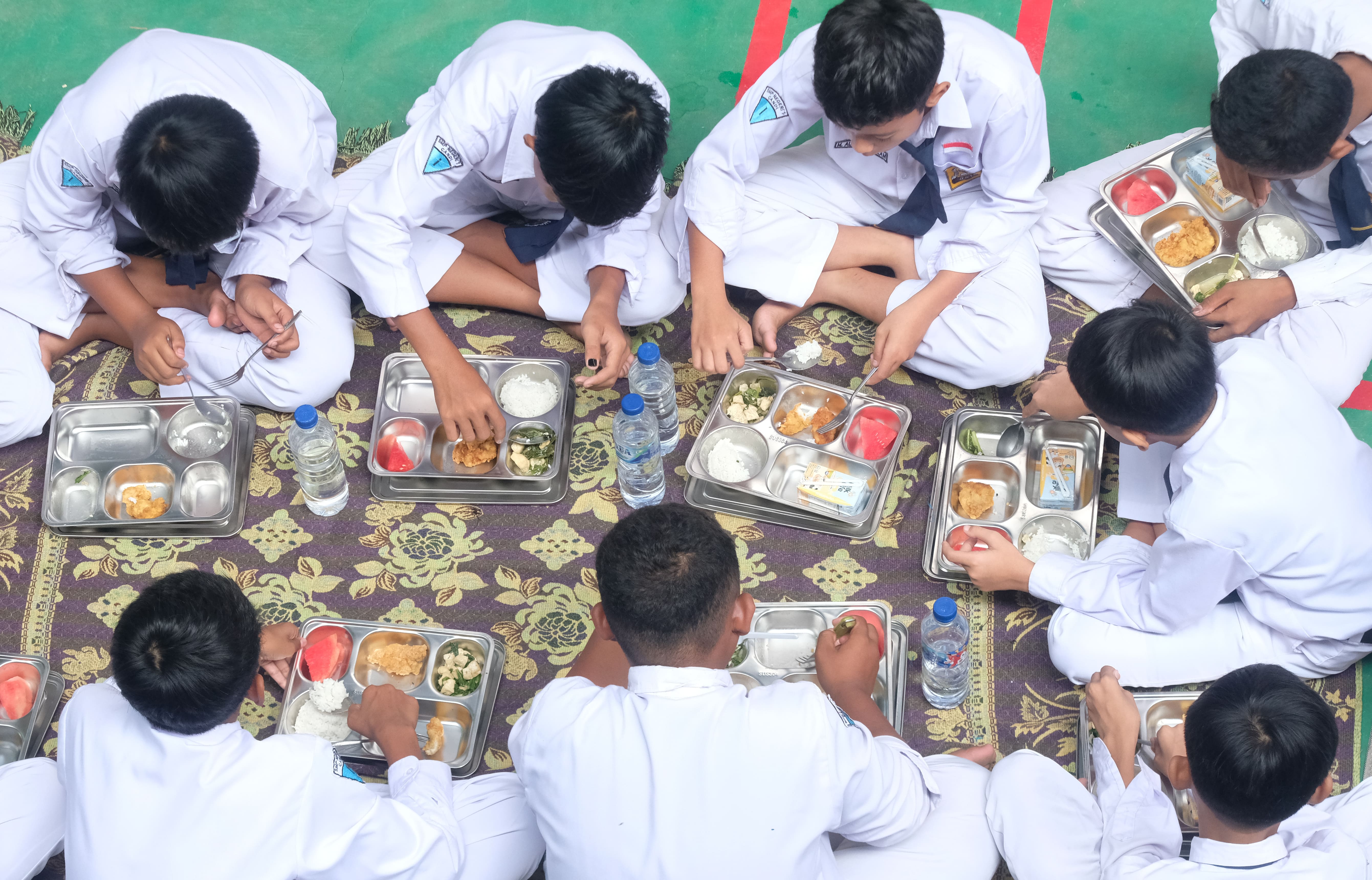 Prabowo Penerima Manfaat Program MBG Capai 82,9 Juta Siswa di Akhir 2025