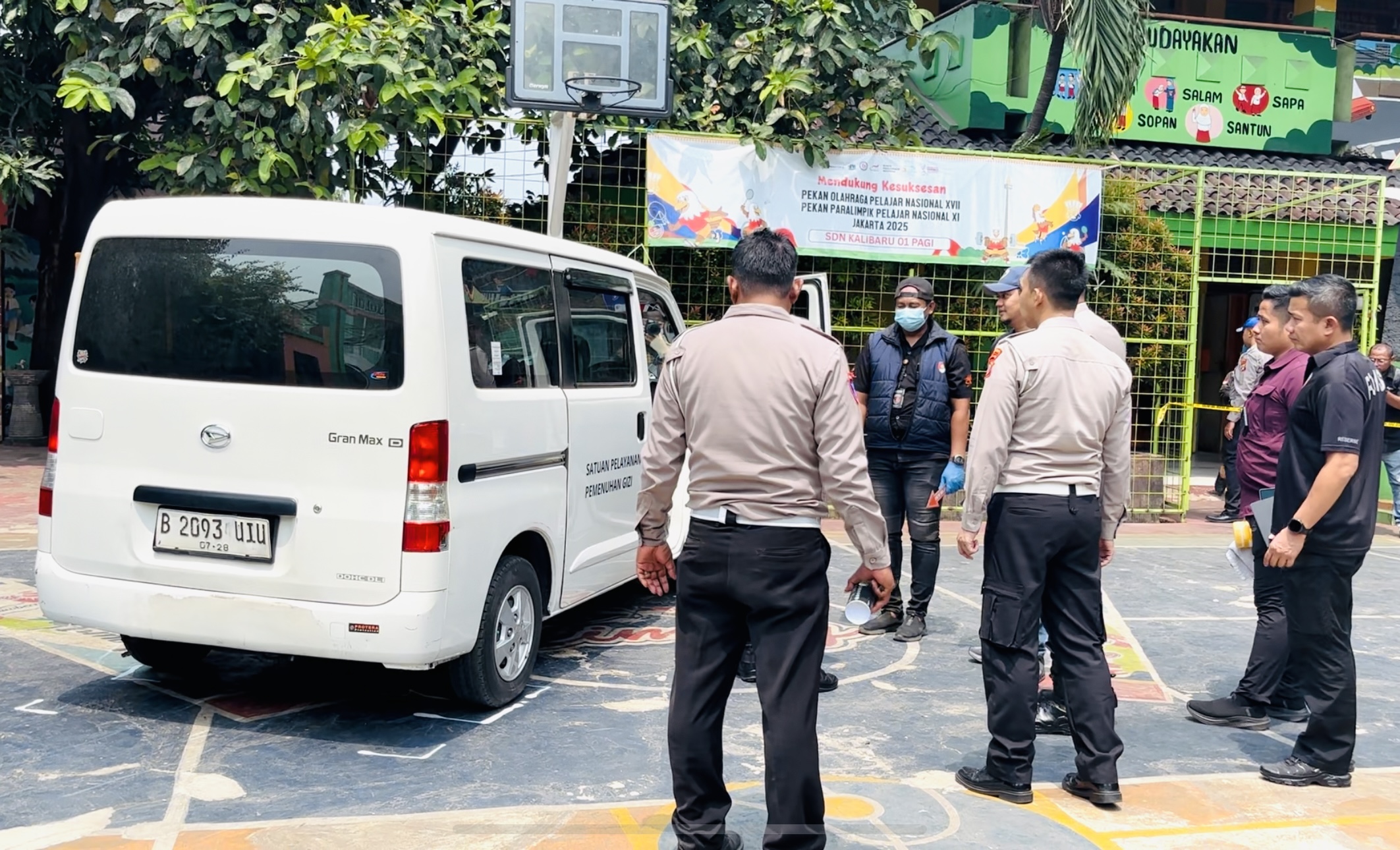 5 Siswa Itu Tersangkut di Kolong Mobil Van, Tertabrak Pengantar Makanan di SDN Kalibaru 01