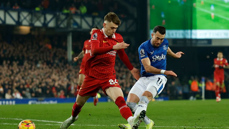 Everton vs Liverpool 2-2: Tarkowski Gagalkan Kemenangan di Depan Mata The Reds!