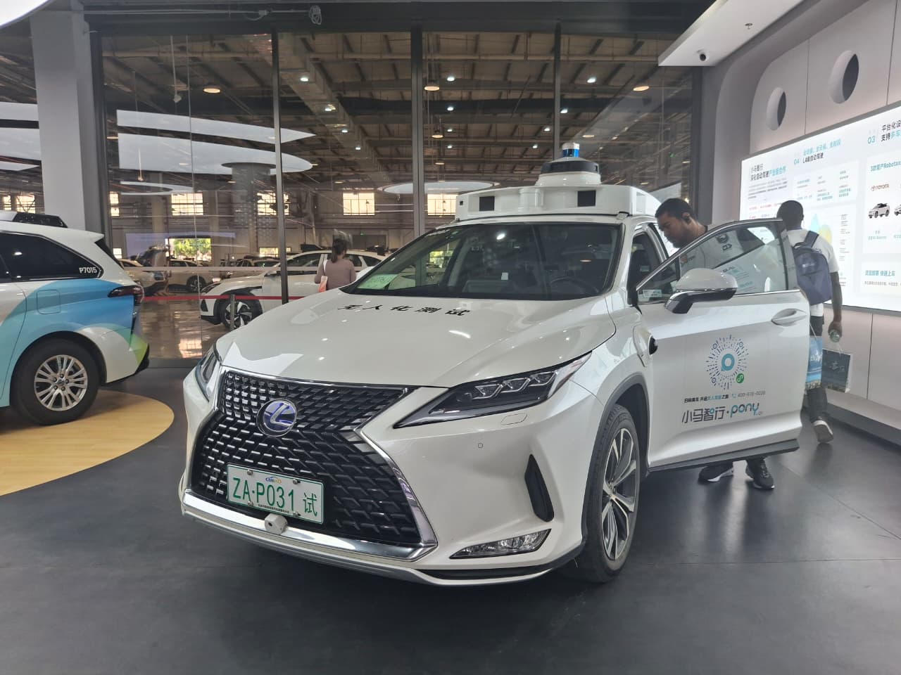 Harian Disway di China International Press Communication Center (CIPCC) (53): Kunjungi Tiga Generasi Robotaxi