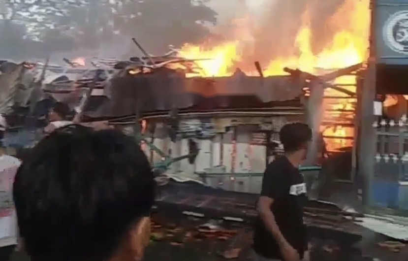 Sambaran Petir Diduga Penyebab Rumah Terbakar di Manggarai