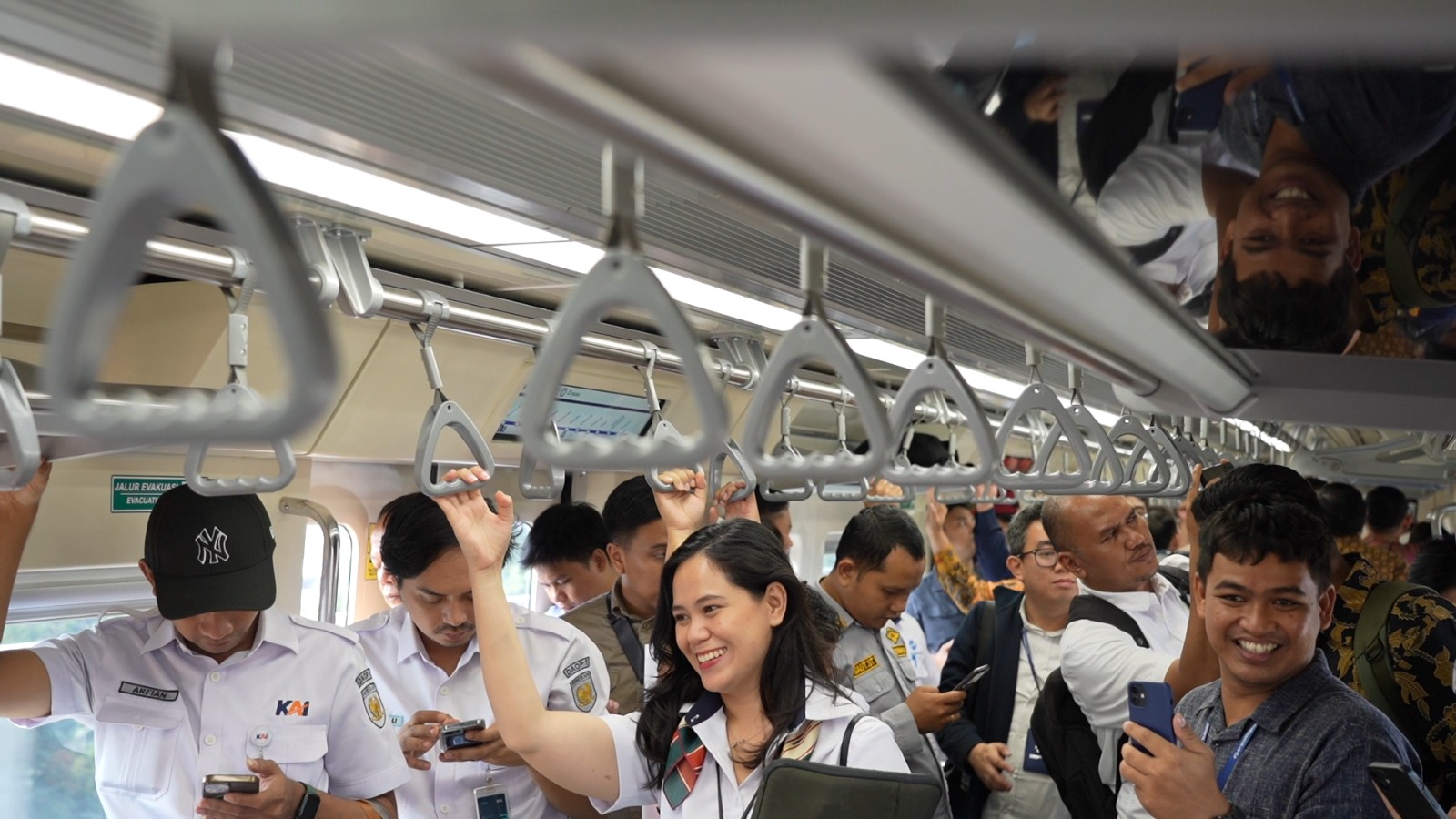 Antusiasme Pengujian Hari Pertama LRT Jabodetabek