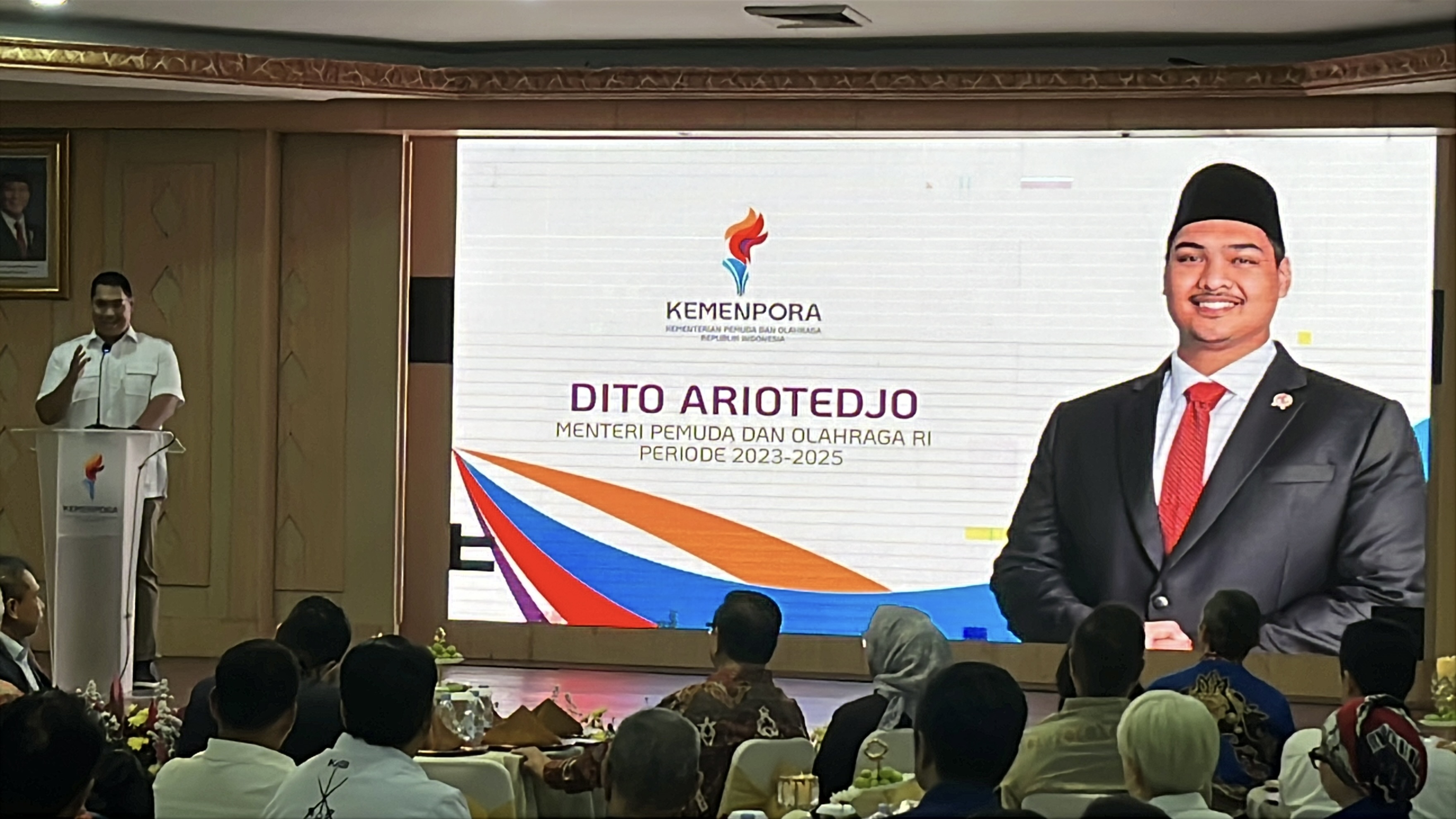 Dito Ariotedjo Ingatkan Erick Thohir: Jangan Jadi Menpora Sepak Bola