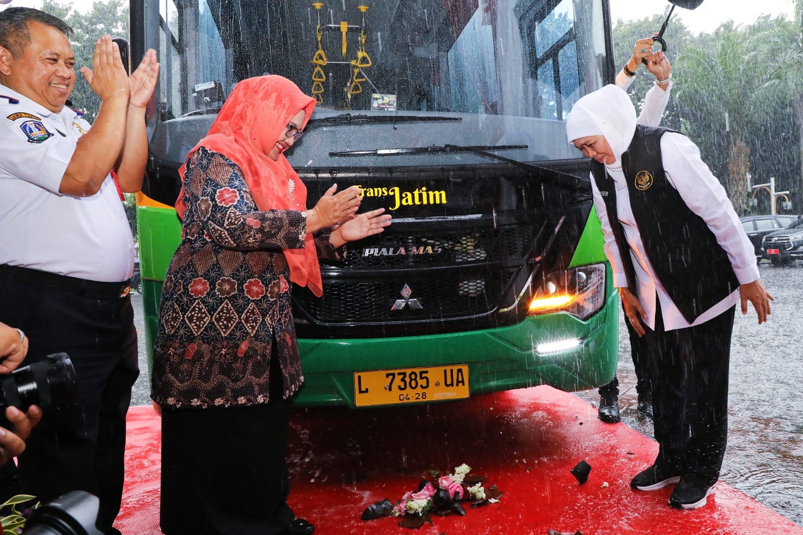 Animo Penumpang Tinggi, Khofifah Luncurkan Tambahan 10 Bus Transjatim 