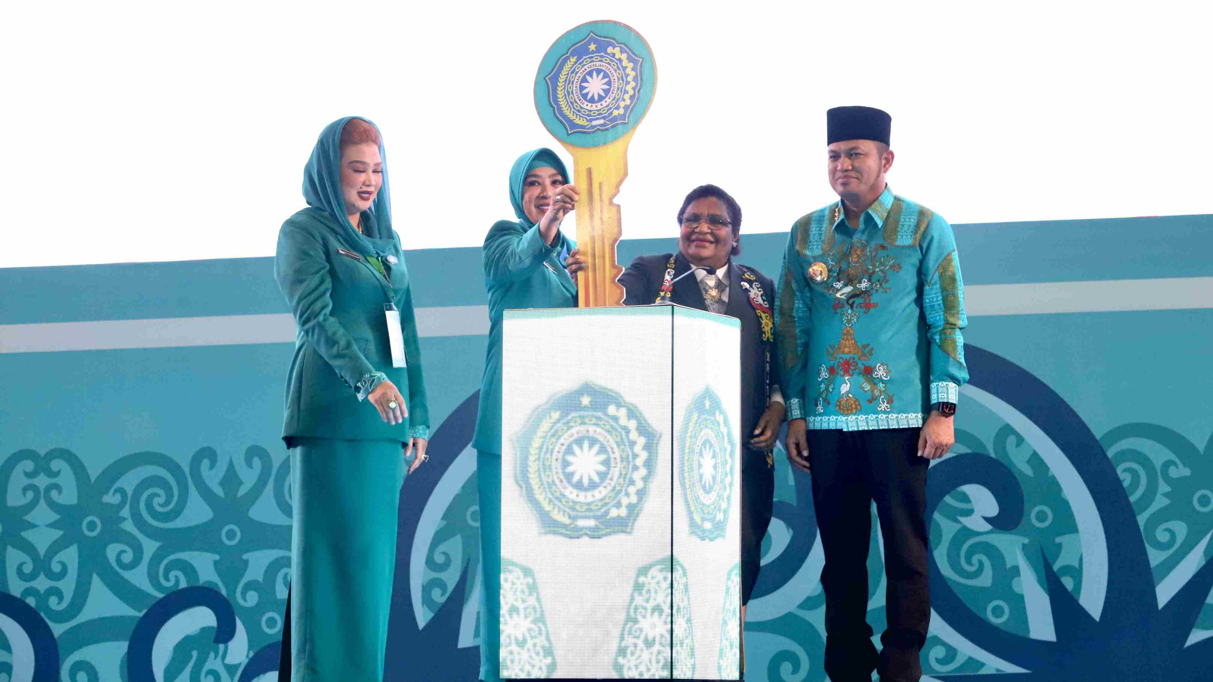 Buka Rakernas PKK, Wamendagri Ribka Ungkap Jasa TP PKK Tingkatkan Kualitas Hidup Masyarakat