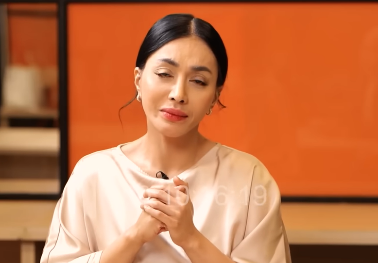 Urutan Tanggal Denada Chat Ressa Anak Kandungnya, Tak Pernah Direspons saat Ajak Bertemu