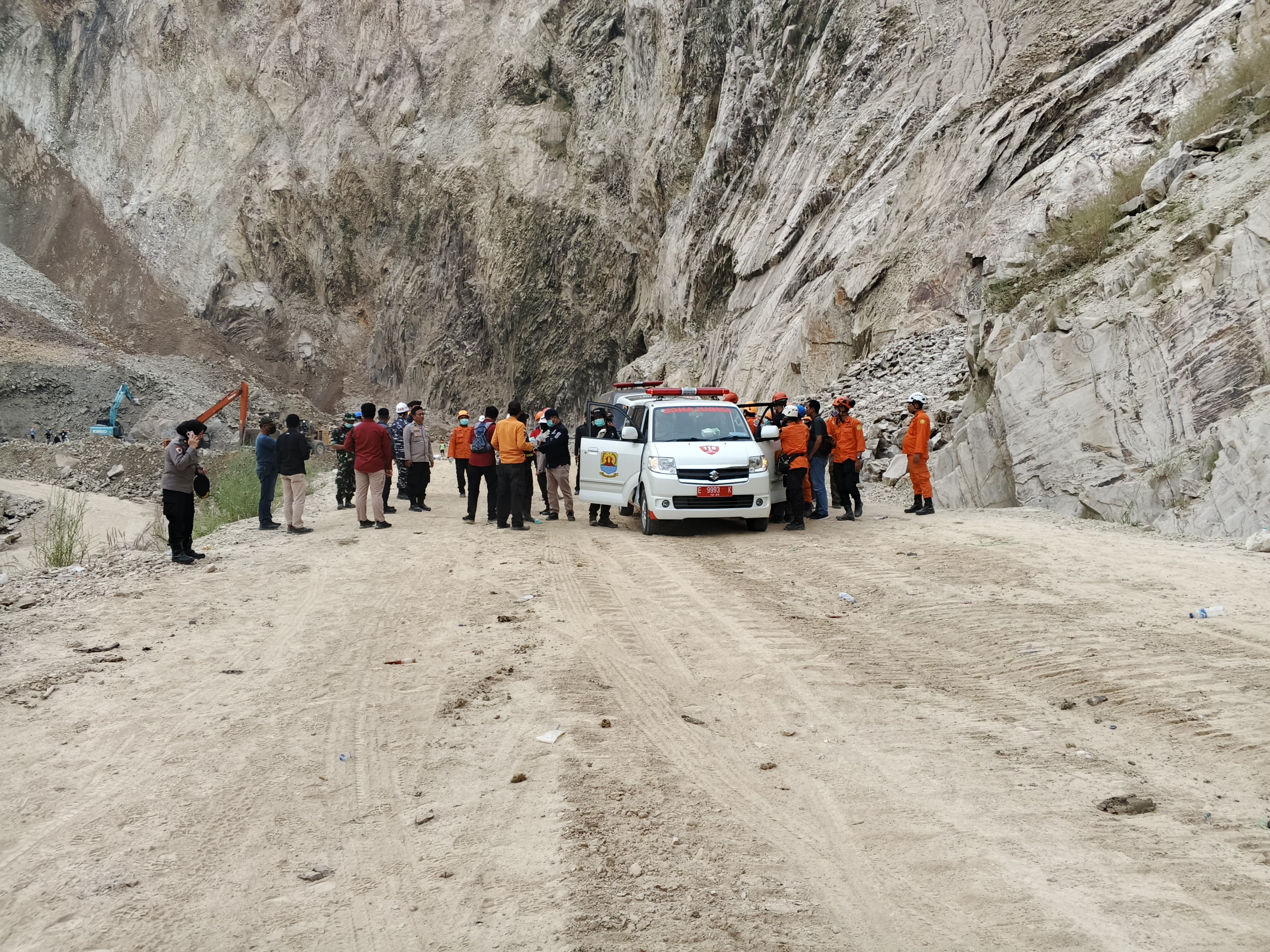 Tambang Maut Gunung Kuda Cirebon Longsor, Warga di Lereng Tebing dan Sungai Diminta Siaga