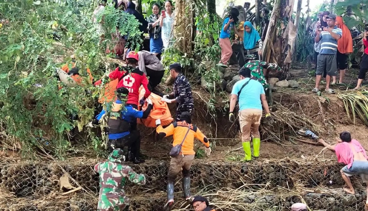 Tim SAR Kembali Temukan Jasad Korban Banjir Bandang di Luwu Sulsel, Total Korban Meninggal  11 Orang