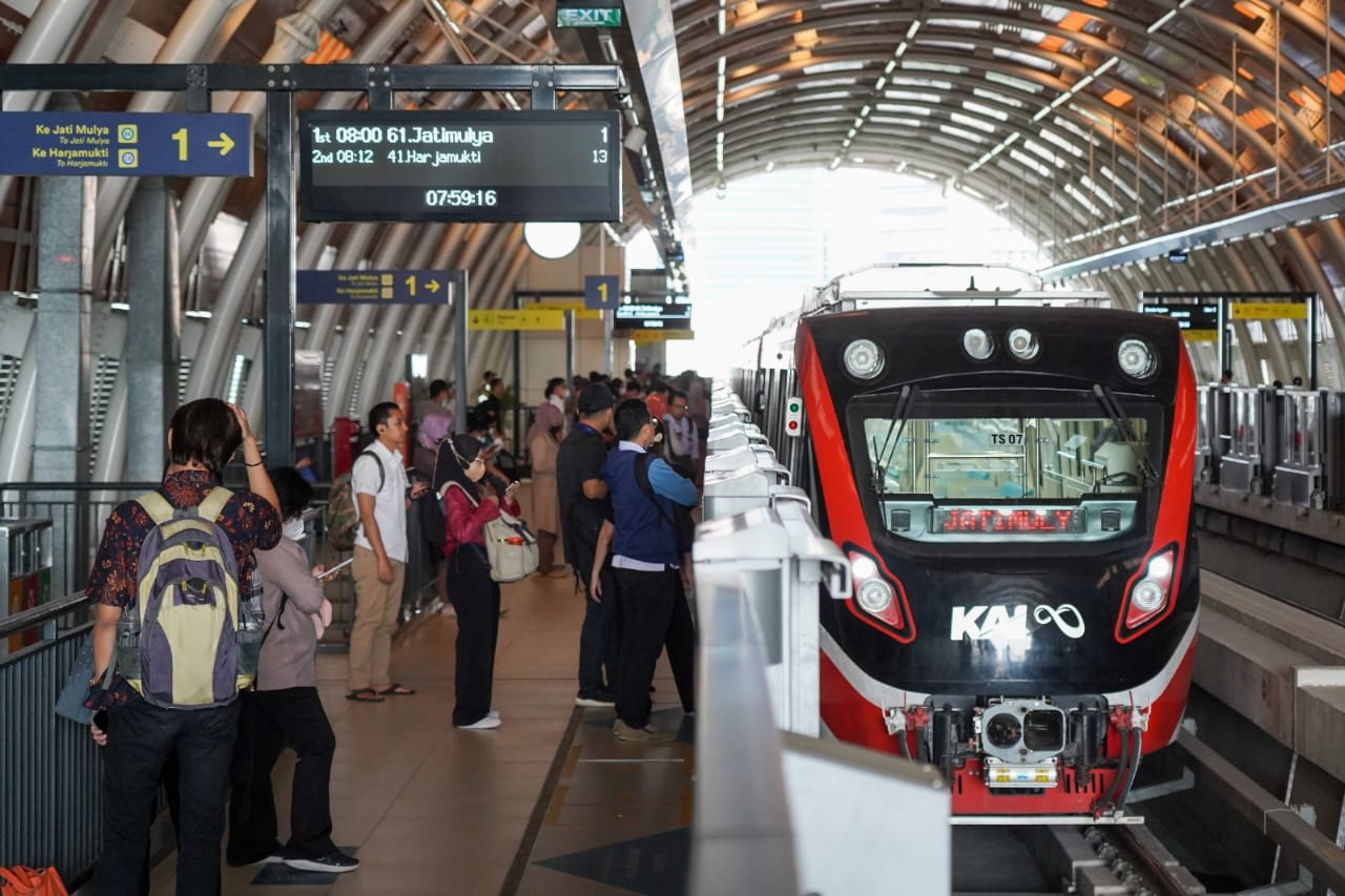 KAI Catat Hampir 6 Juta Orang Naik LRT Jabodebek Pada Triwulan III 2024