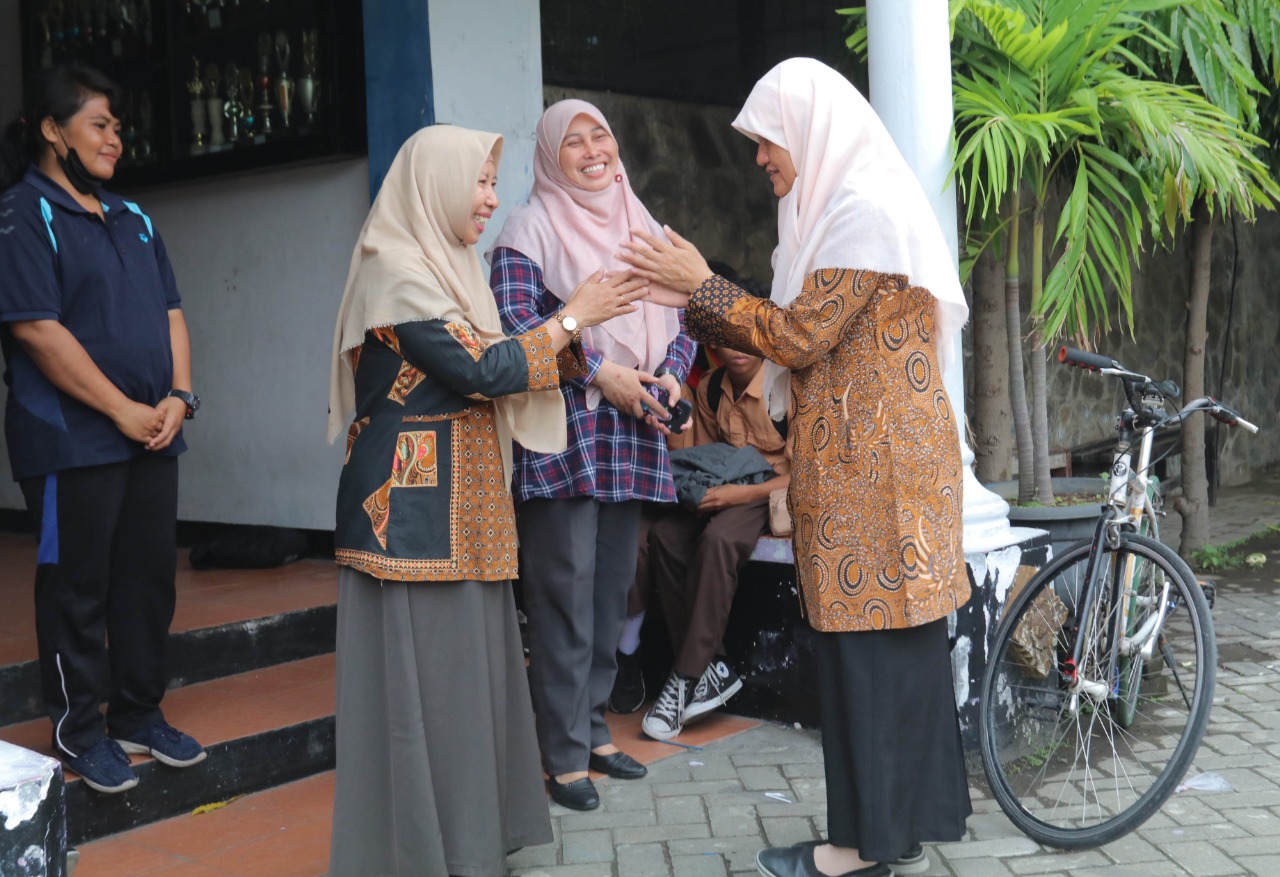 Curhatan di Hari Guru, Reni Astuti Dapati Pengajar Bergaji Rp 500 Ribu di Surabaya