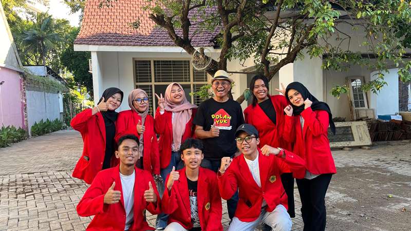 Magang Desain Grafis di Harian Disway: Ide Seret, Deadline Ngebut