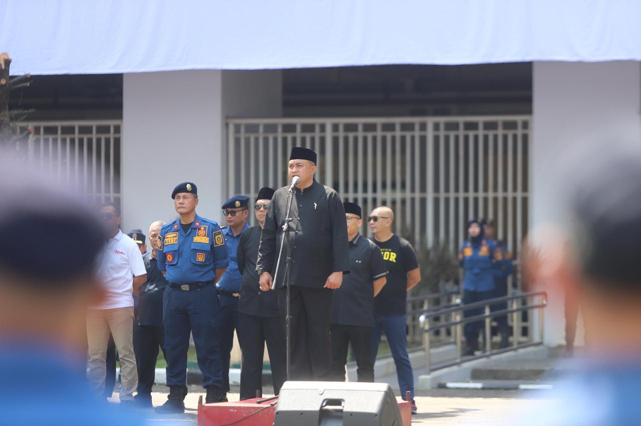 Bupati Bogor Pimpin Pengibaran Sang Saka Merah Putih di Dinding Stadion Pakansari