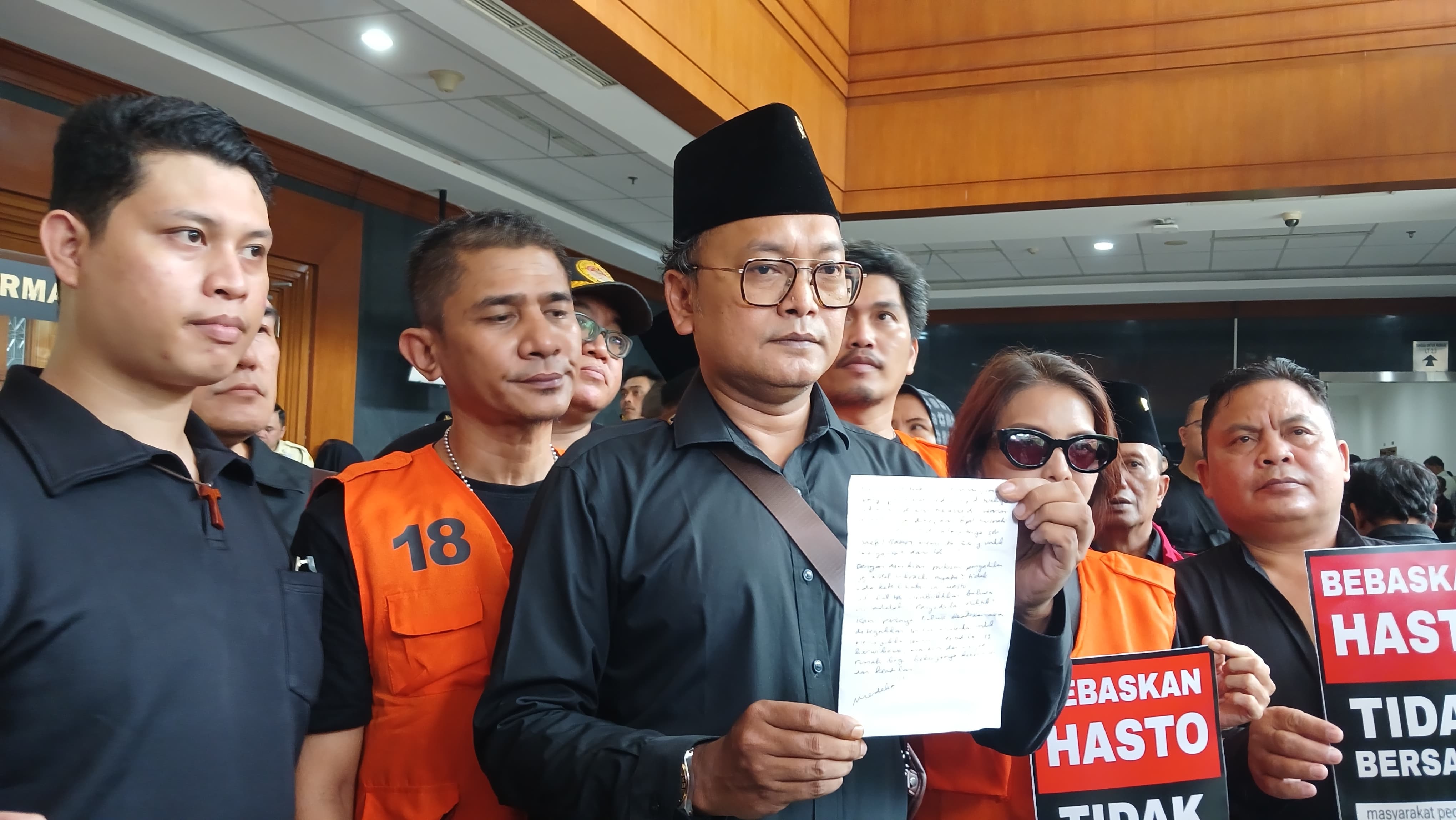 Paus Fransiskus Wafat, Hasto Kristiyanto Sampaikan Dukacitanya dari Dalam Penjara