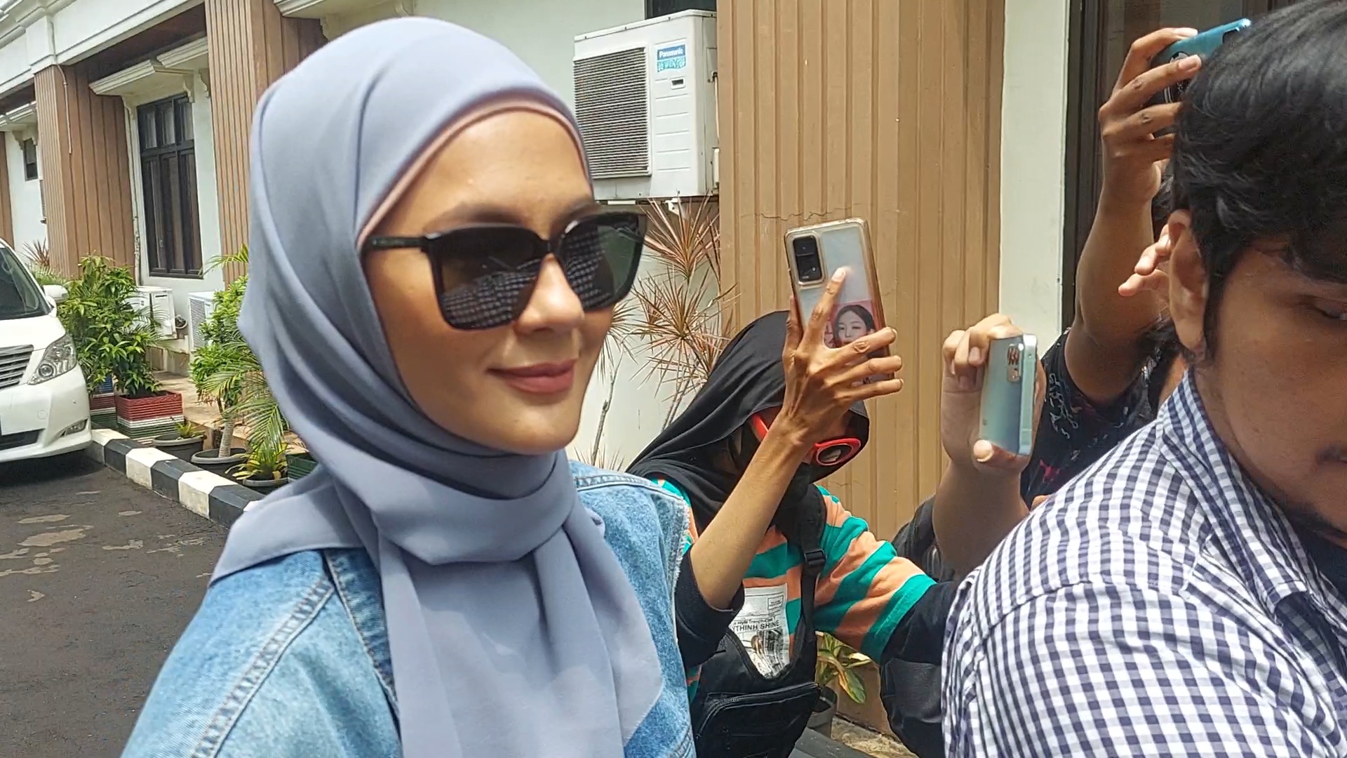  Paula Verhoeven Menangis Usai Sidang Pembuktian Cerai dengan Baim Wong, Kenapa?