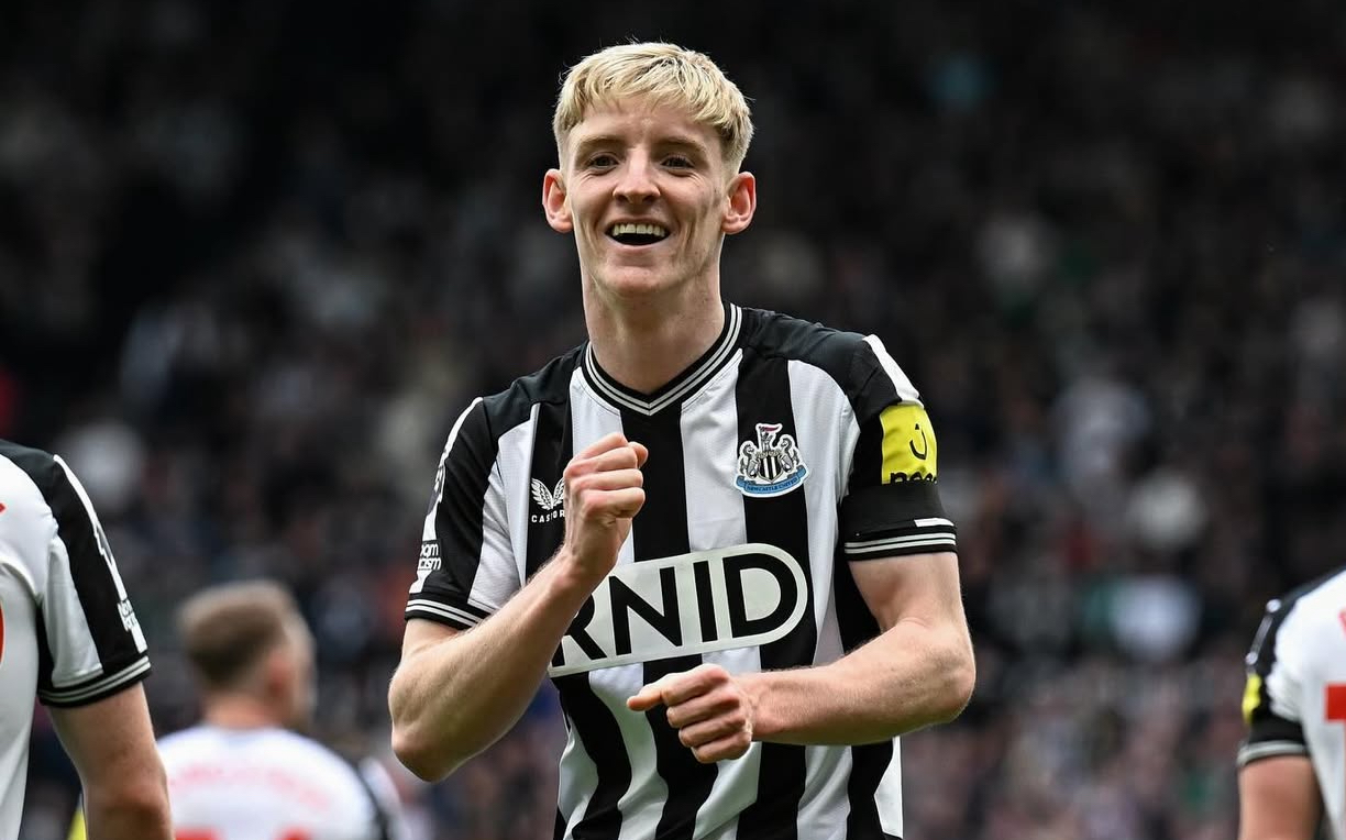 Arsenal Incar Anthony Gordon Usai Barcelona Bajak Nico Williams