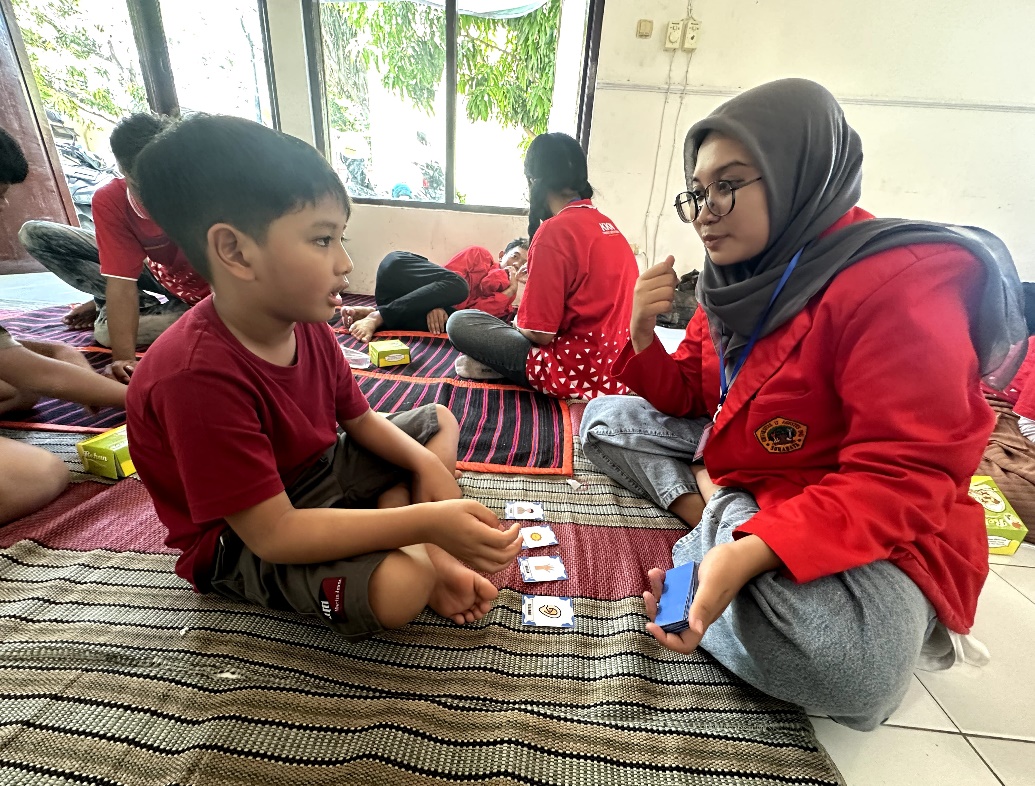 Mahasiswa Untag Surabaya KKN Sukses Beri Pelatihan Daya Ingat kepada Anak-Anak Melalui Metode Mnemonik