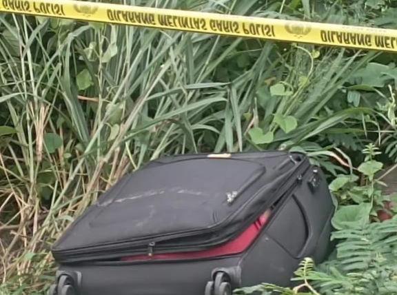 Breaking News! Koper Diduga Berisi Mayat Ditemukan di Kalimalang