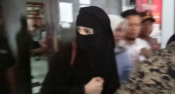 Ahmad Dhani Tantrum, Foto Lama Mulan Jameela Bercadar saat Hamil Shafeea Kembali Beredar