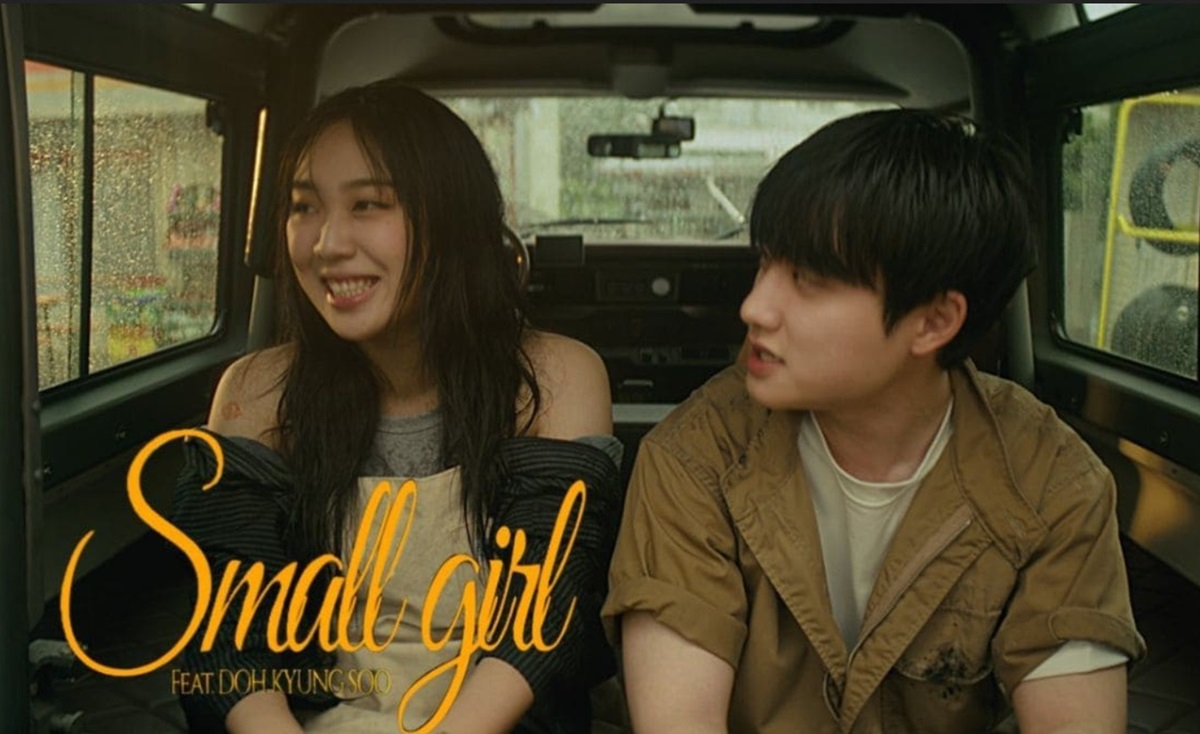 Bikin Iri! Doh Kyung Soo Cium Pipi Lee Young Ji di MV Small Girl