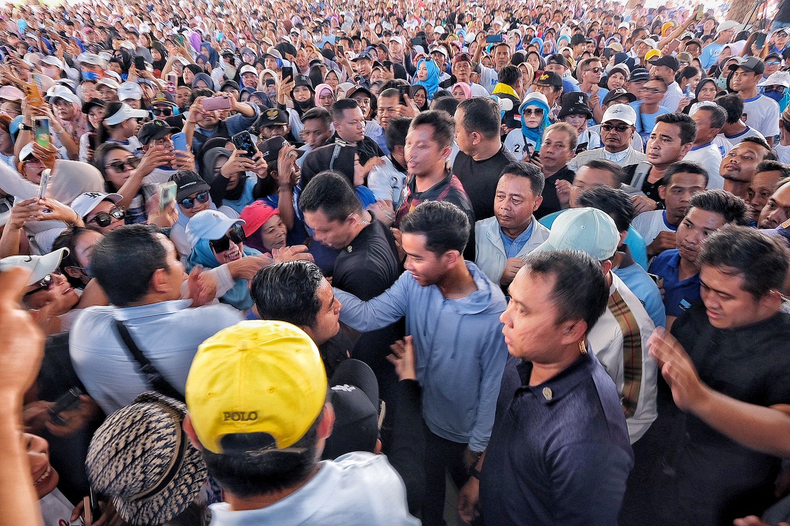 Gibran Panen Dukungan Emak-emak Banyuwangi Lewat Senam Gemoy