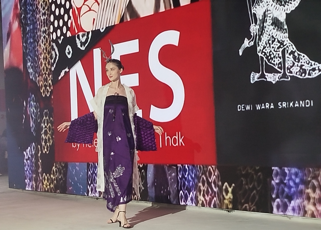 Tampil Memukau di JF3, NES by HDK Ubah Tenun Makassar Jadi Mode Kelas Dunia