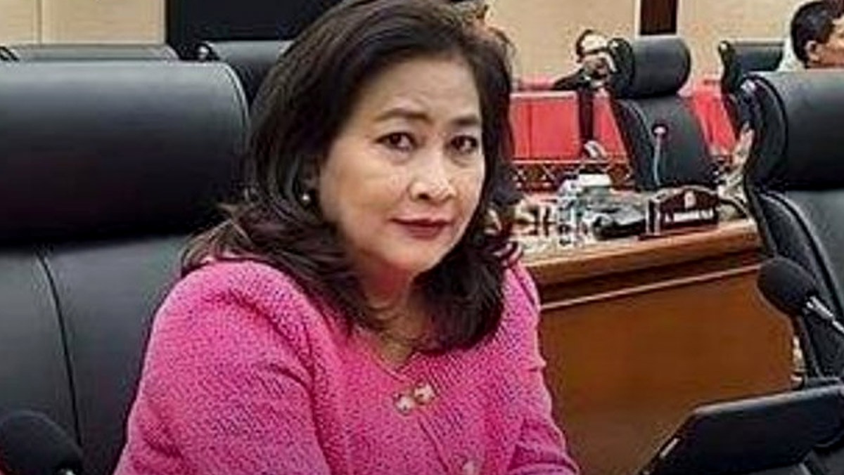 Cinta Mega Dipecat PDIP Setelah Ketahuan Main Game Online Saat Rapat