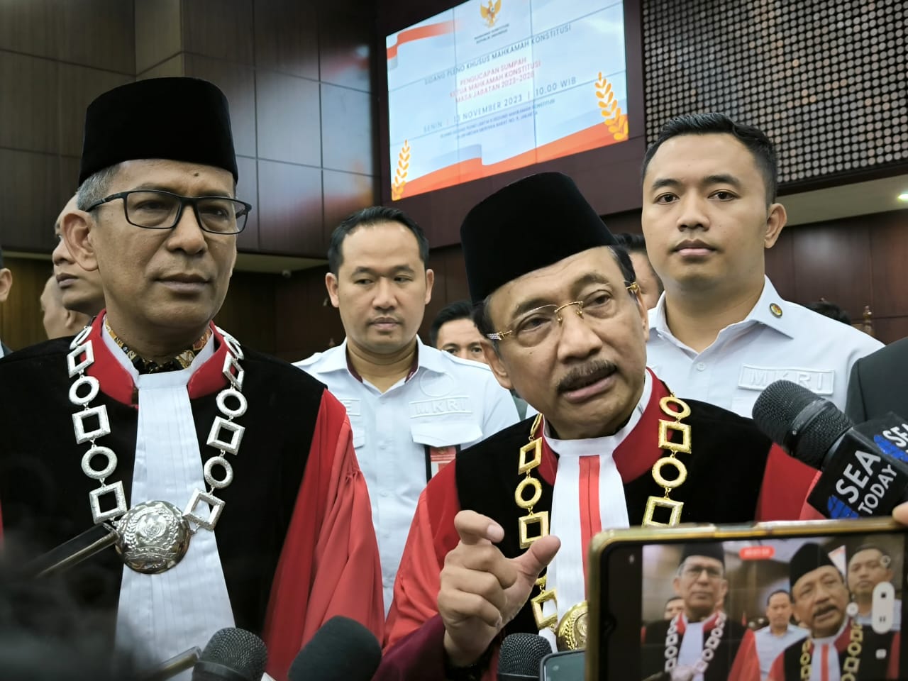 Anwar Usman Tidak Hadiri Pelantikan, Suhartoyo: Kondisinya Kurang Sehat