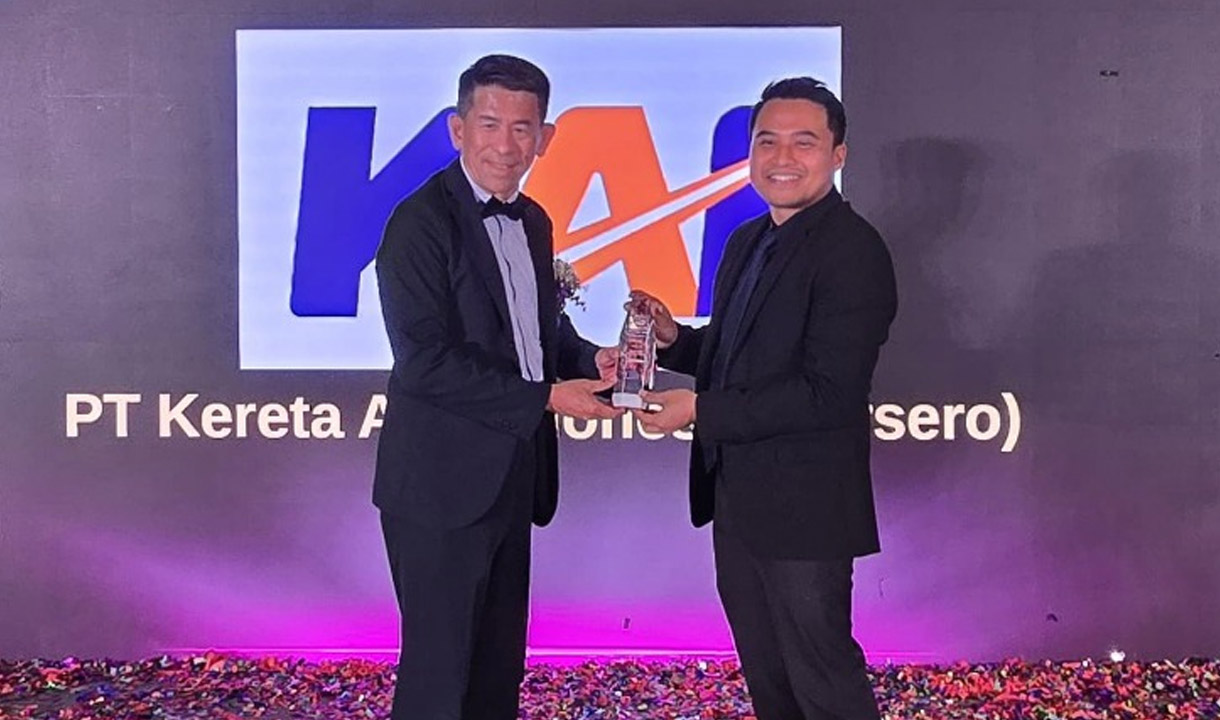 KAI Berhasil Raih Piala Silver Pada Ajang Contact Center Asia Pacific Awards 2024 di Singapura   