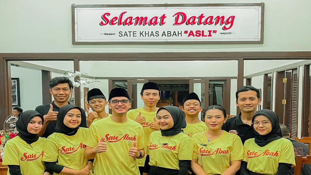 Jadi Favorit Artis, Ini Alasan di Balik Antrean Sate Khas Abah Asli