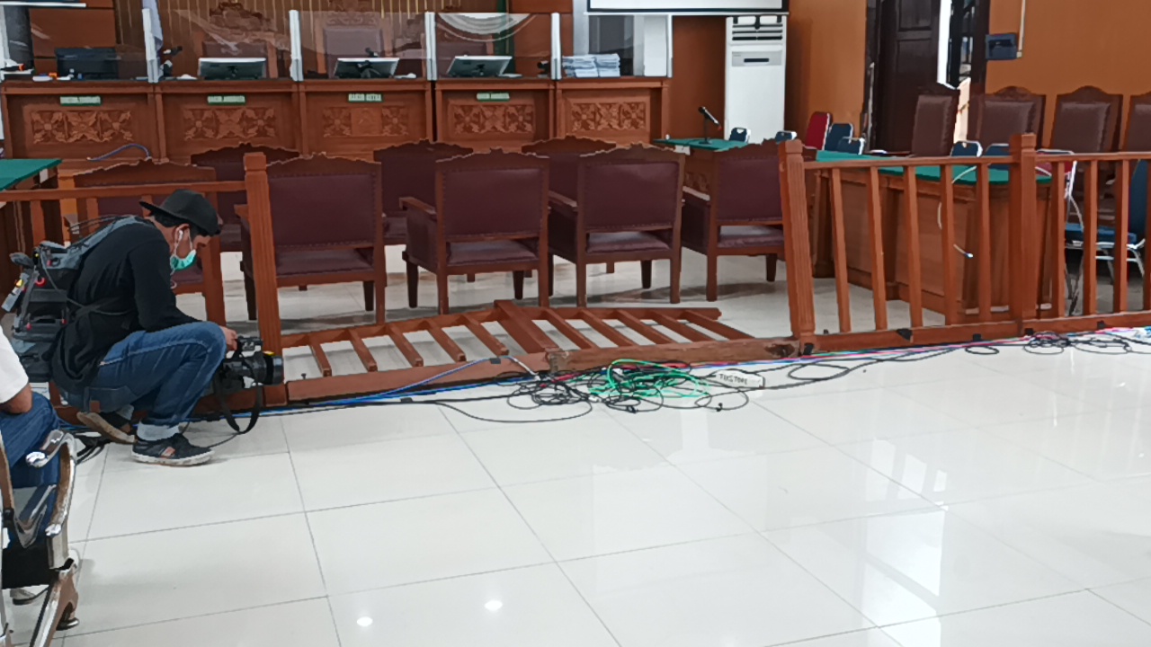 Pagar Penyekat di Ruang Sidang Pengadilan Negeri Jakarta Selatan Ambruk Usai Pembacaan Vonis Bharada E