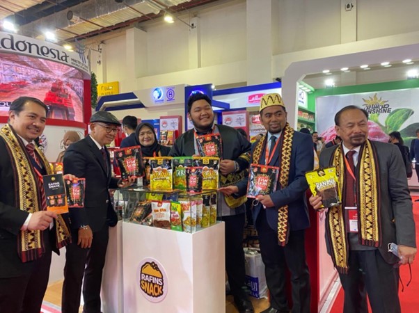 Produsen Keripik Kulit Ikan “Rafins Snack” Mendunia, Berkat KUR BRI dan Rajin Ikut Pameran