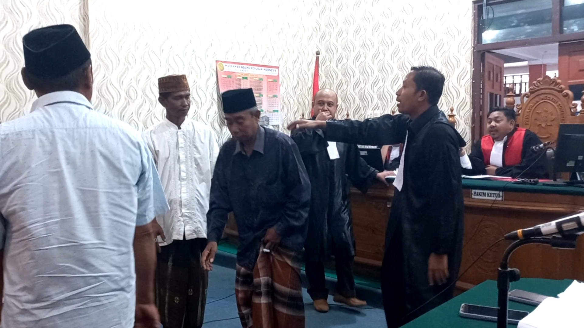 Serunya Rekonstruksi di Ruang Sidang, Proses Peradilan Kasus ODGJ Ngamuk di Sapudi, Sumenep