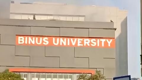 Kampus Binus Anggrek Kebakaran, Asap Hitam Membumbung di Lantai Atas