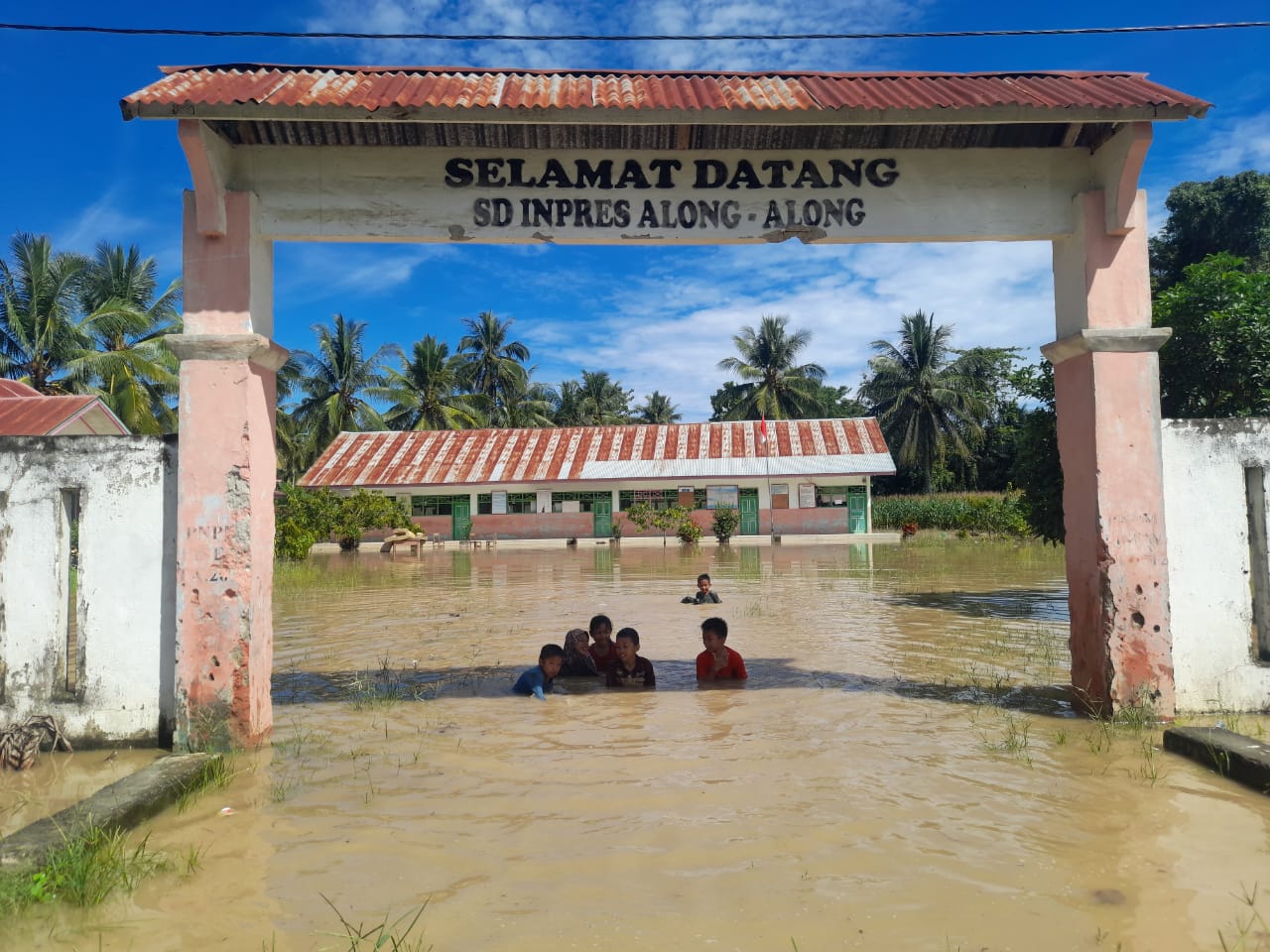 110 Rumah di Mamuju Tengah Diterjang Banjir, Evakuasi Sedang Berjalan 
