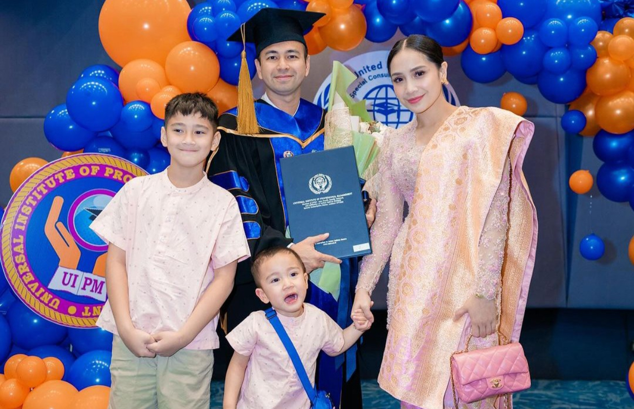  Luar Biasa! Raffi Ahmad Raih Gelar Doktor Kehormatan dari UIPM Thailand