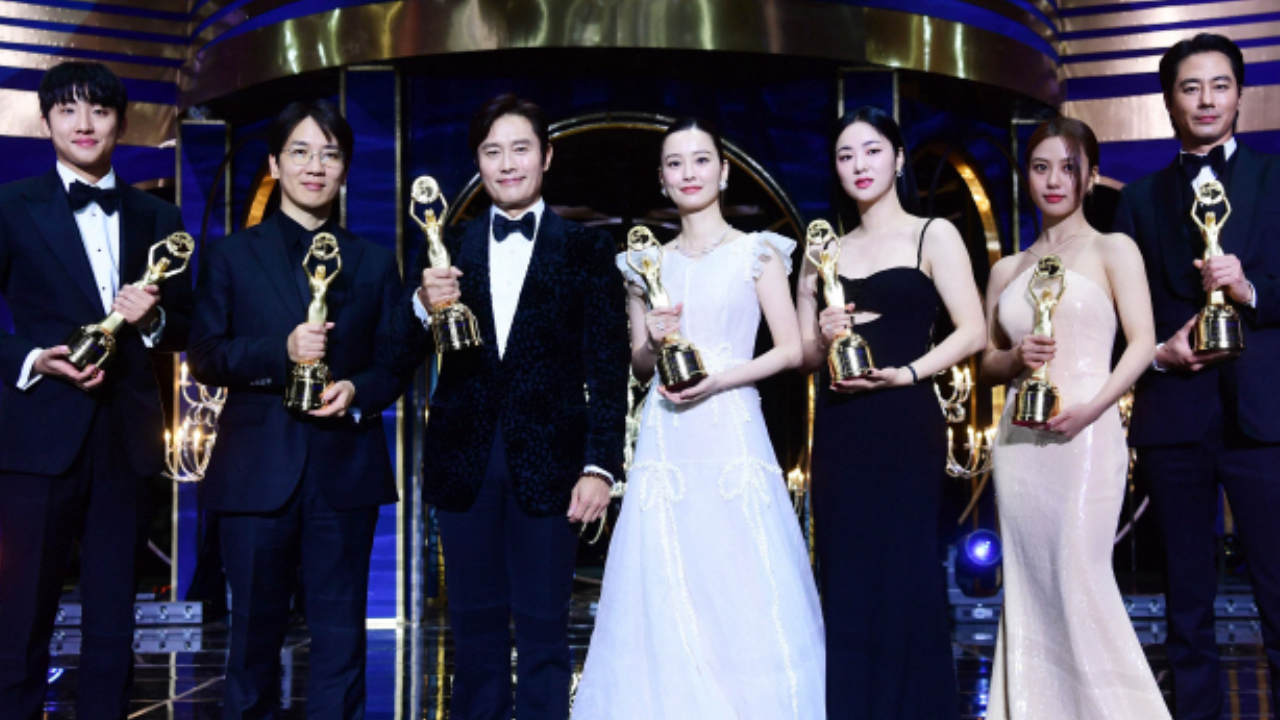 Ada 12.12: The Day Jadi Pemenang Blue Dragon Film Awards 2024, Intip Daftar Lengkapnya