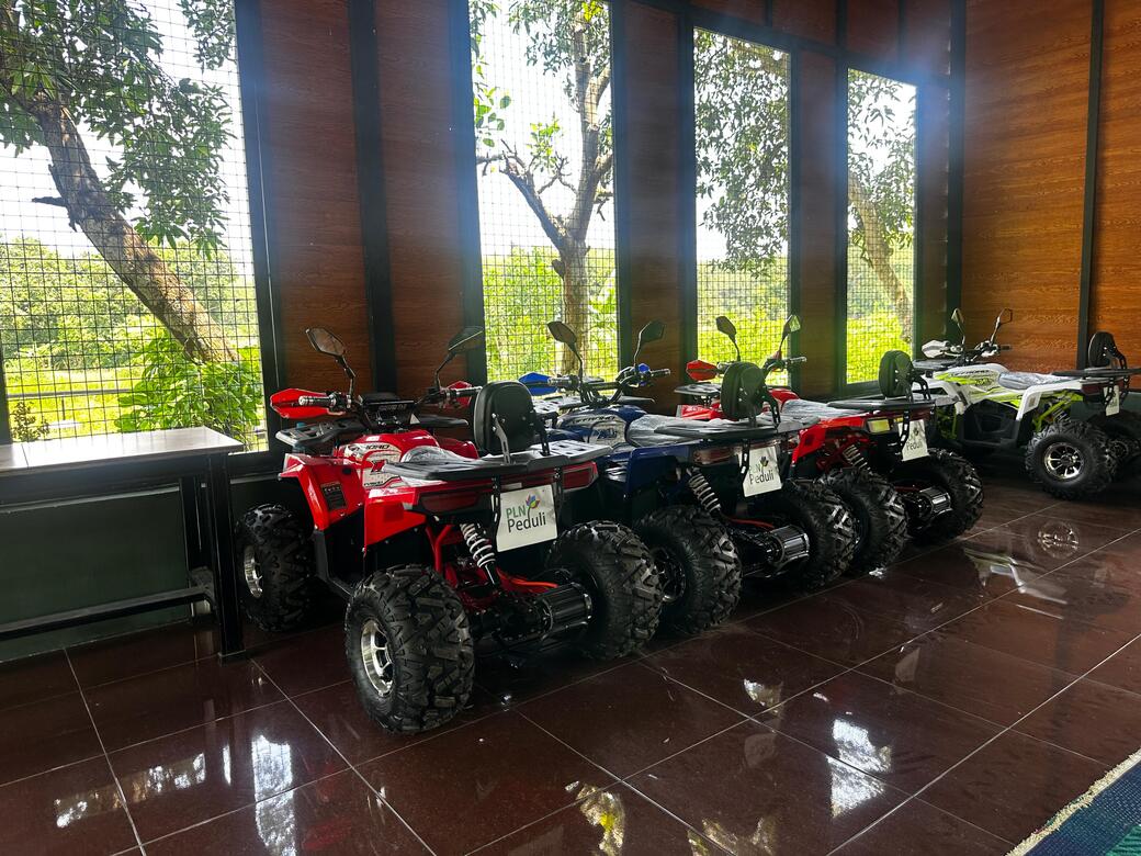 Perkuat Ekowisata Wagos, PLN Salurkan ATV Listrik dan 70 Ribu Eco Paving FABA