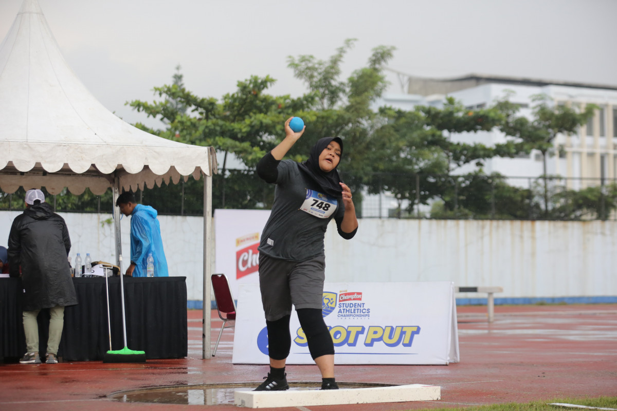 SMPN 1 Bungursari Purwakarta Unggul di Tolak Peluru Putri