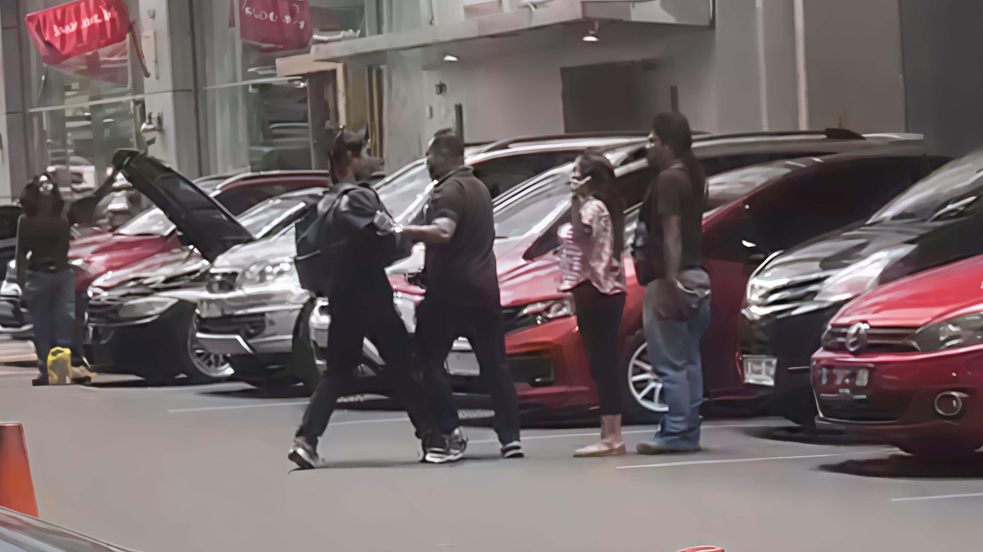 Pajero Mahasiswa Dirampas Debt Collector di Parkiran Bekasi, Korban Dipaksa Tanda Tangan Surat Penyerahan Unit