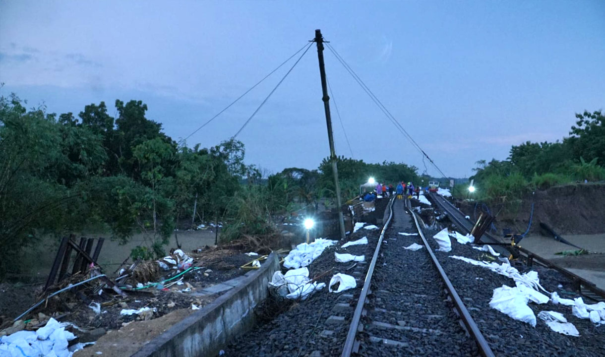 Daftar Perjalanan KA Terganggu Dampak Banjir di Grobogan, Telat Hingga 4 Jam