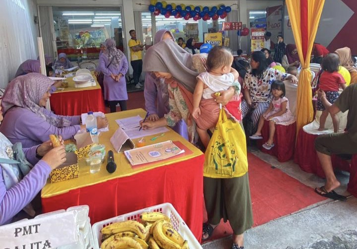 Alfamart dan Sweety Dry X-Pert Jalankan Posyandu Untuk 25.000 Anak dan Balita